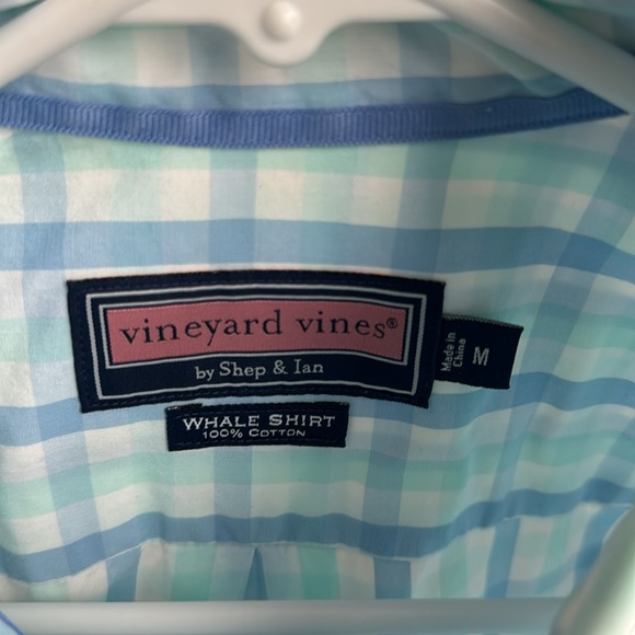 Vineyard Vines button down whale shirt - Picture 3 of 3